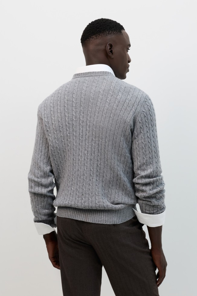 Camisola de malha entrançada cinzenta Camisola de malha entrançada cinzenta