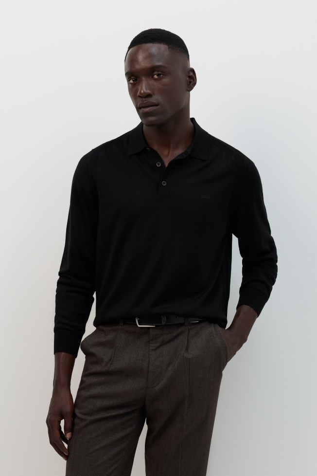 Polo preto de malha com lã merino Polo preto de malha com lã merino