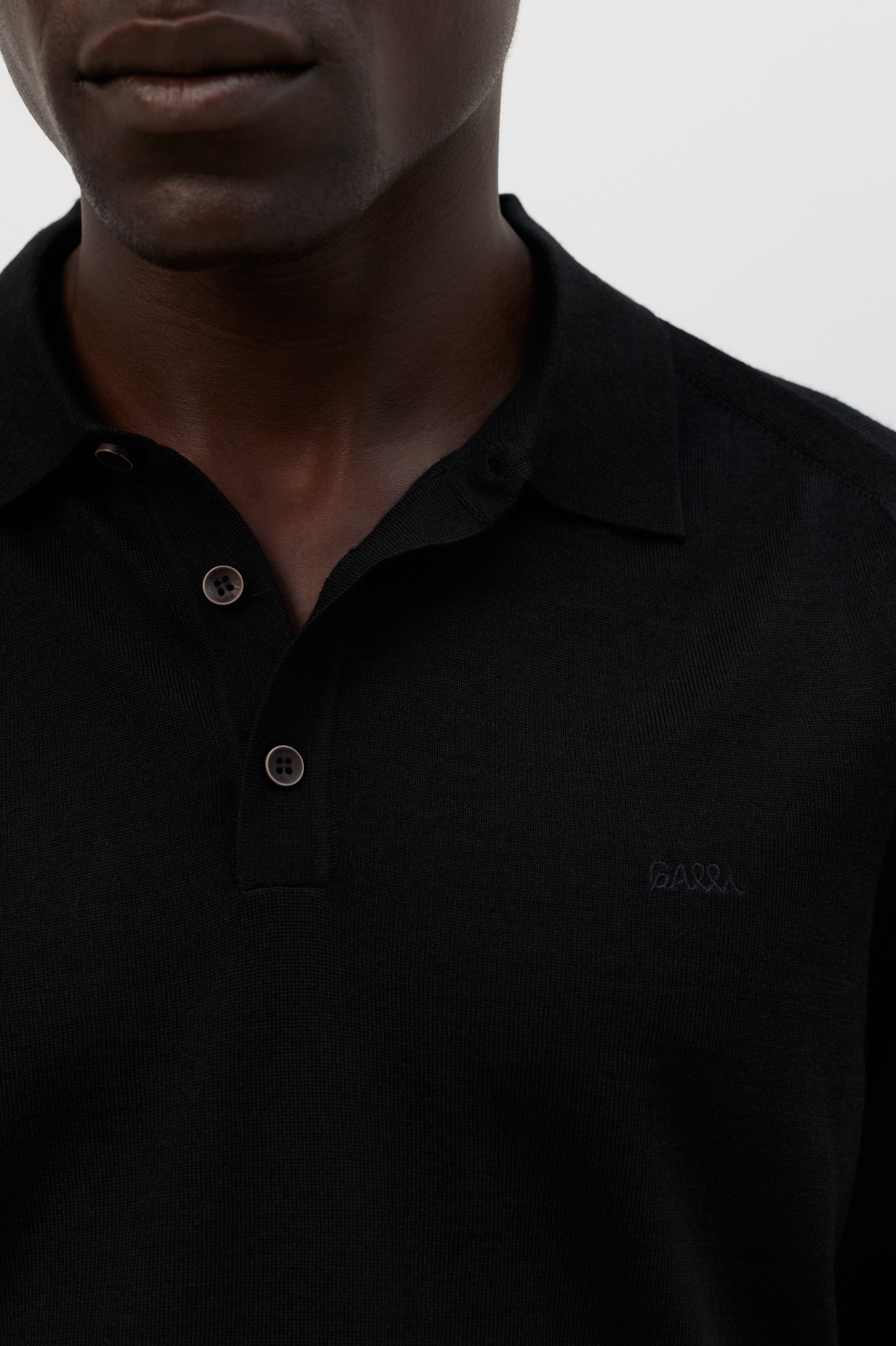 Polo de punto de lana merino negra