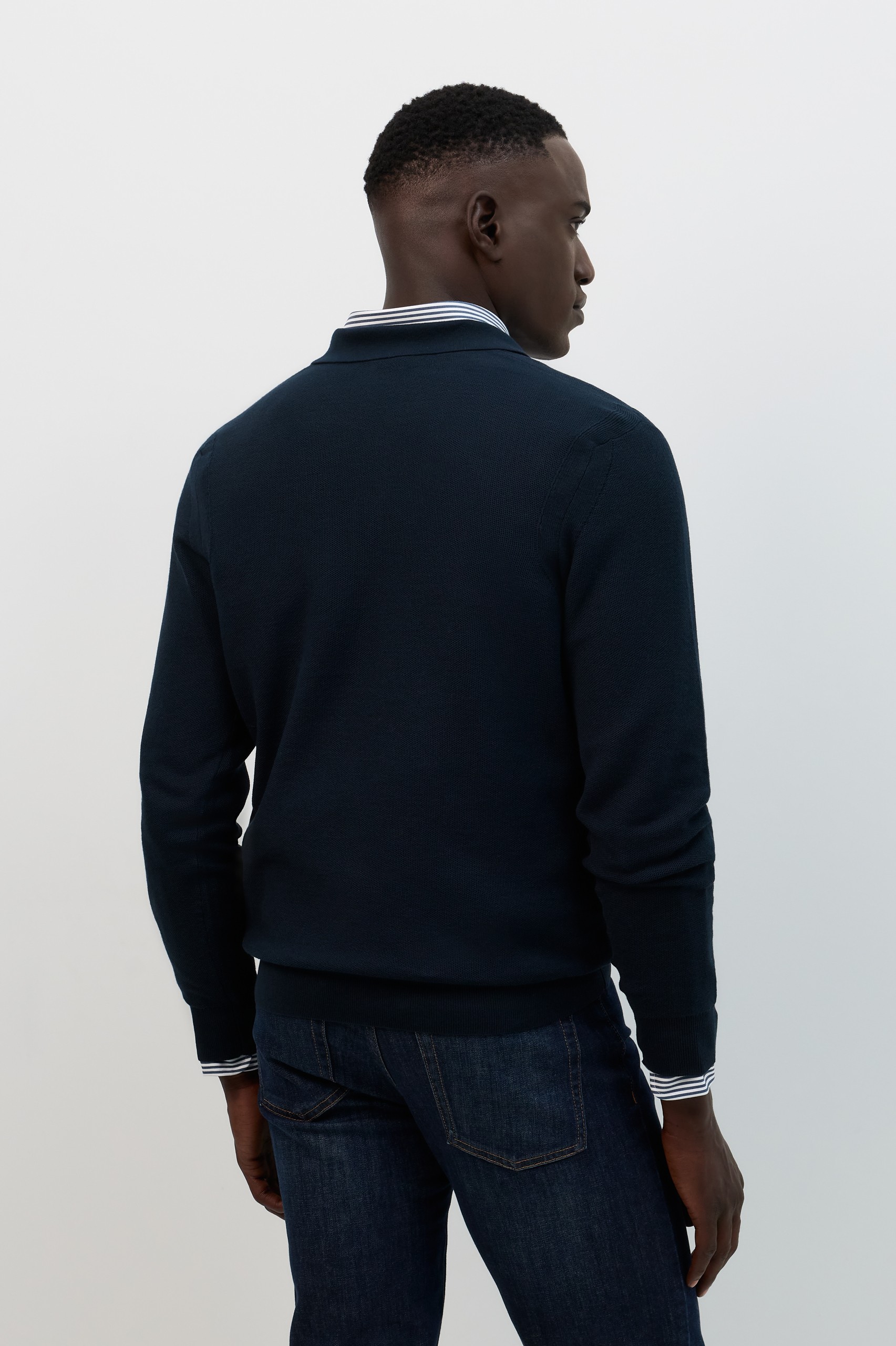 Polo de punto azul marino