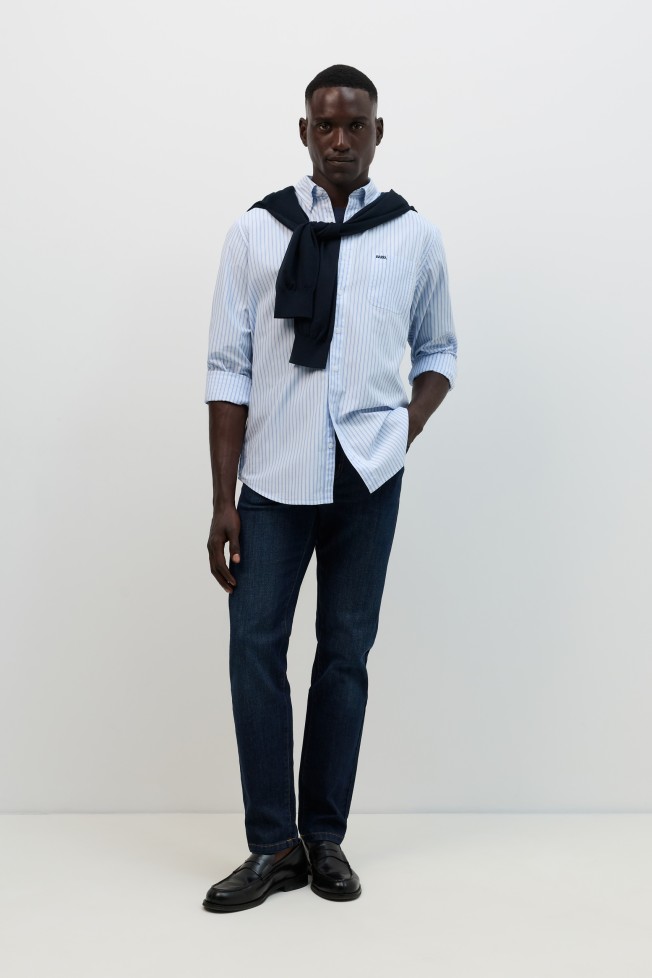 Camisa regular fit às riscas Camisa regular fit às riscas