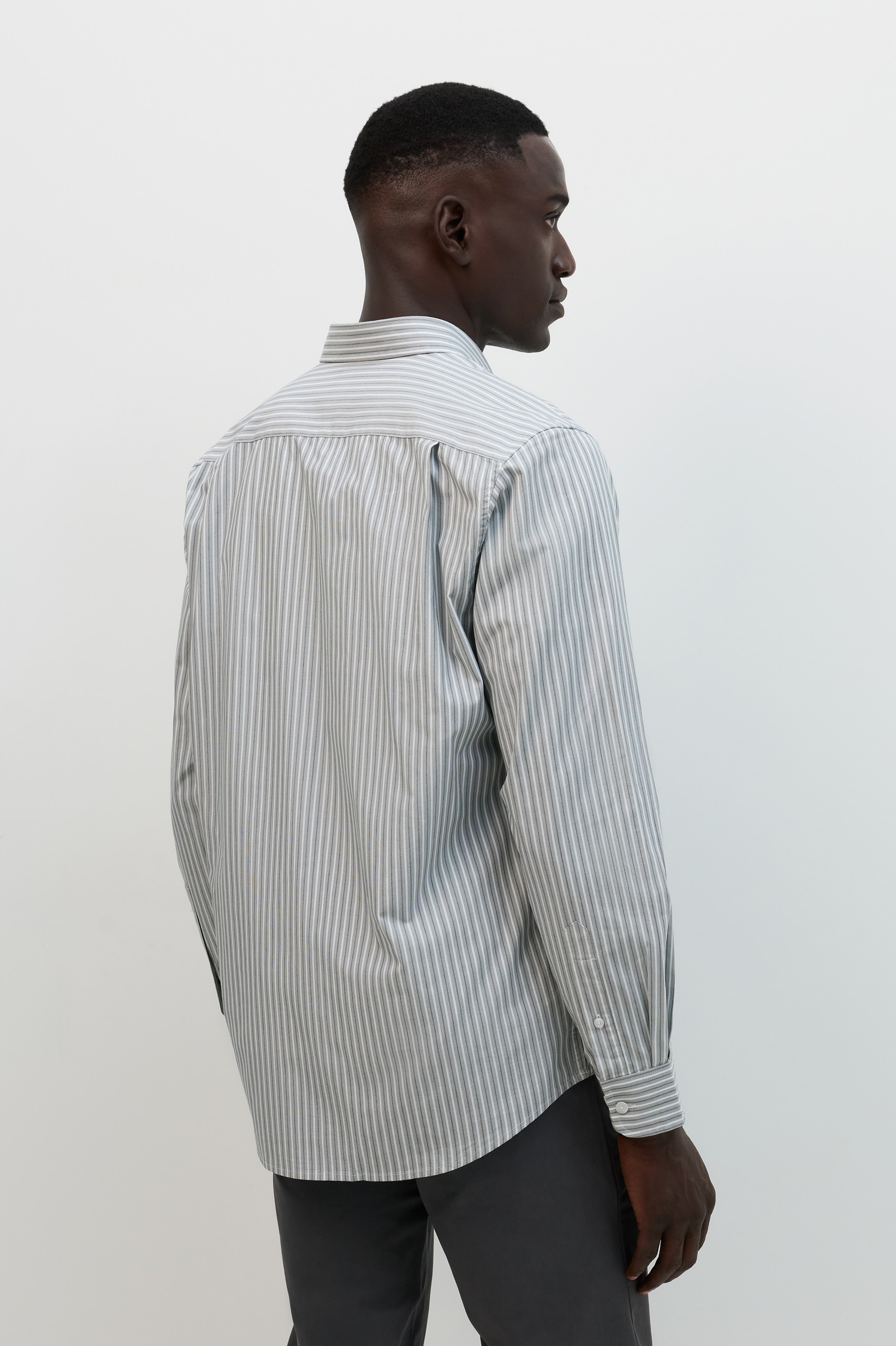 Camisa regular fit de rayas