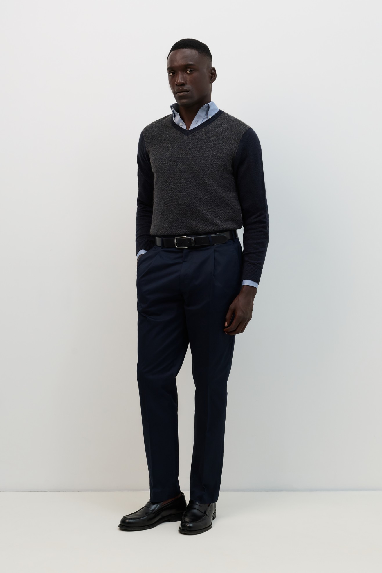 Cal�as chino regular fit em azul-marinho