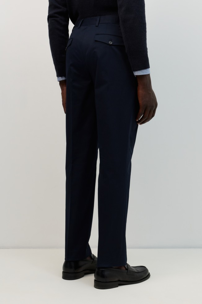Calças chino regular fit em azul-marinho Calças chino regular fit em azul-marinho