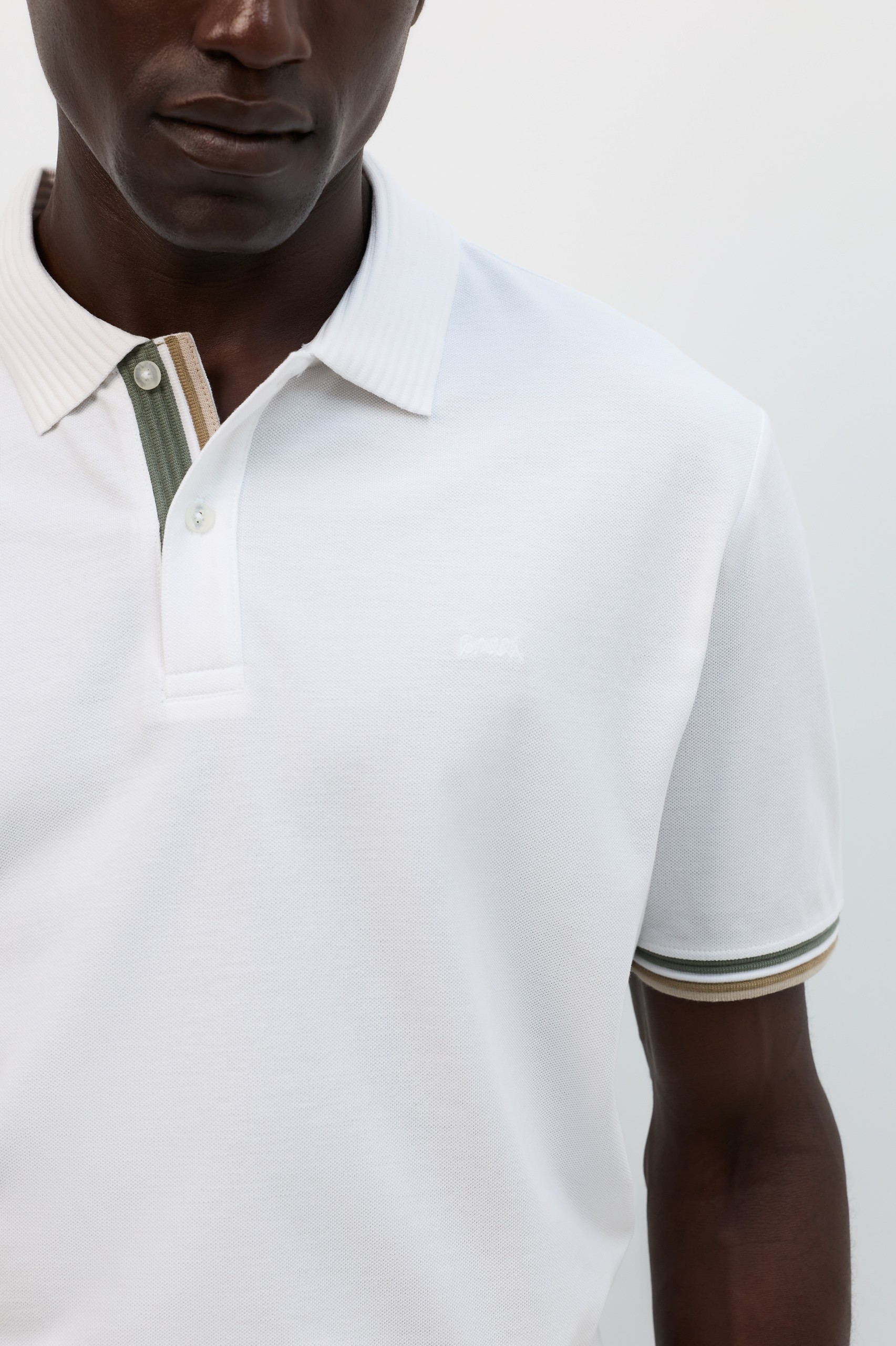 Polo blanco de manga corta