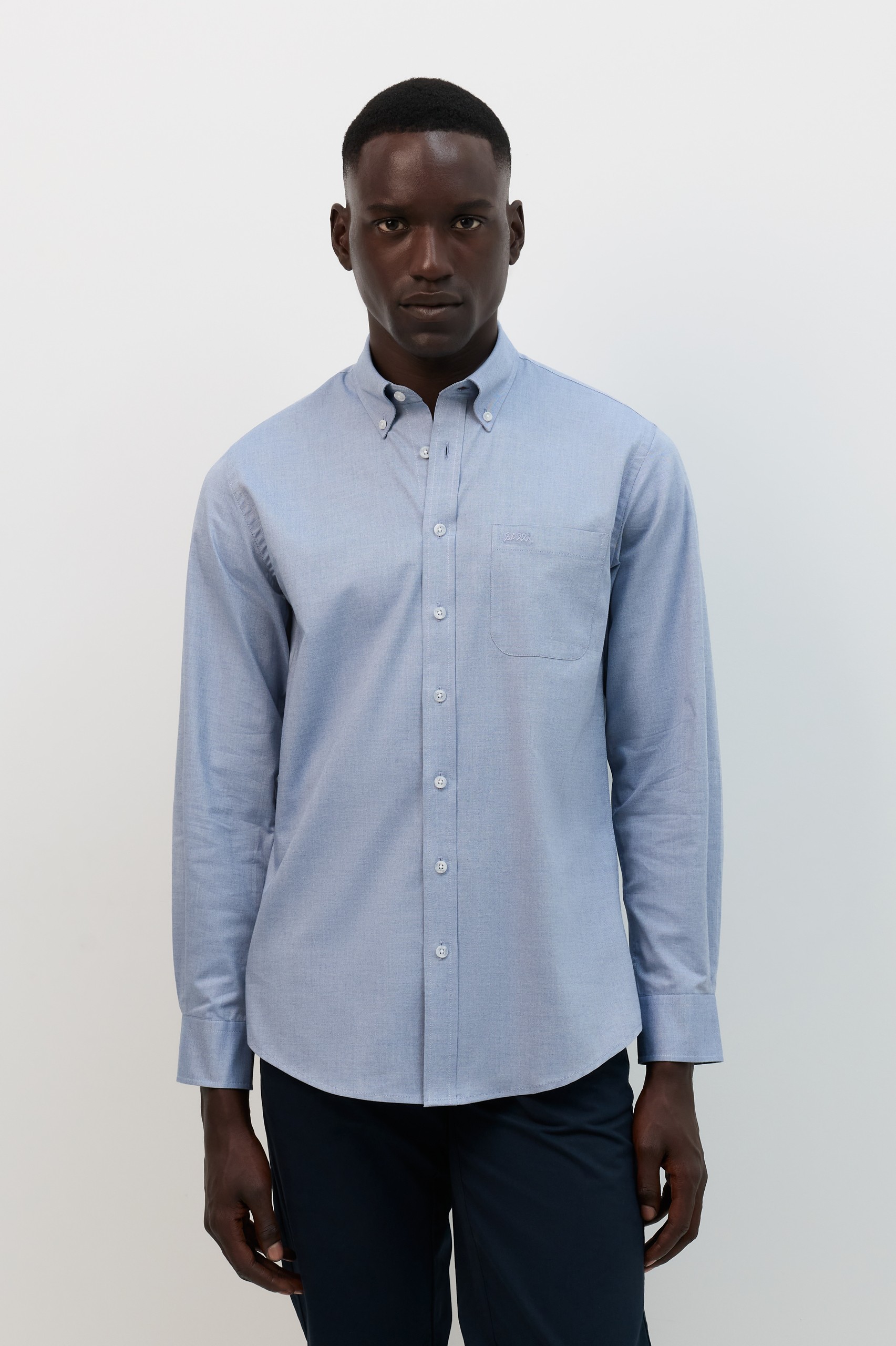 Camisa azul de manga larga