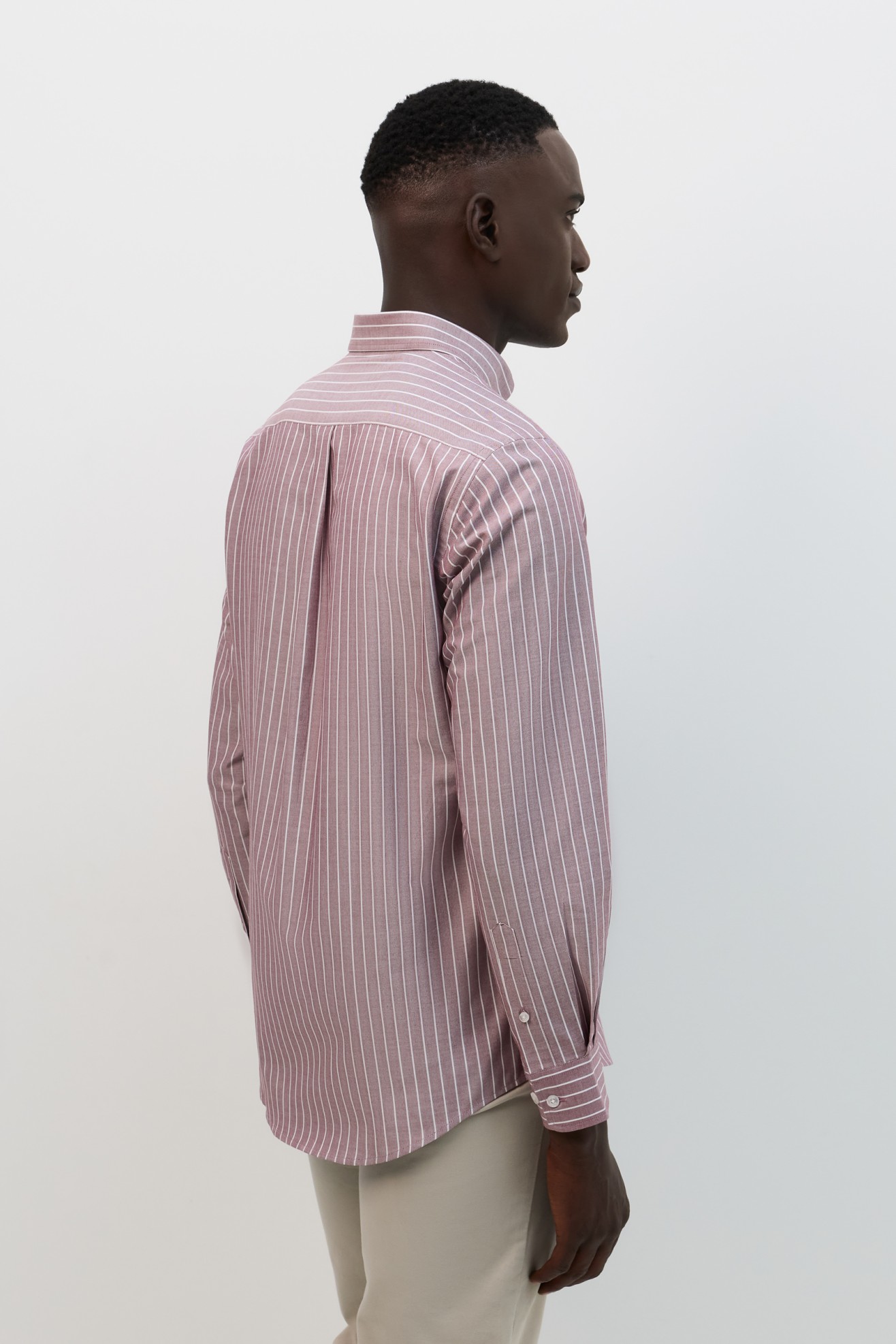 Camisa vermelha �s riscas regular fit
