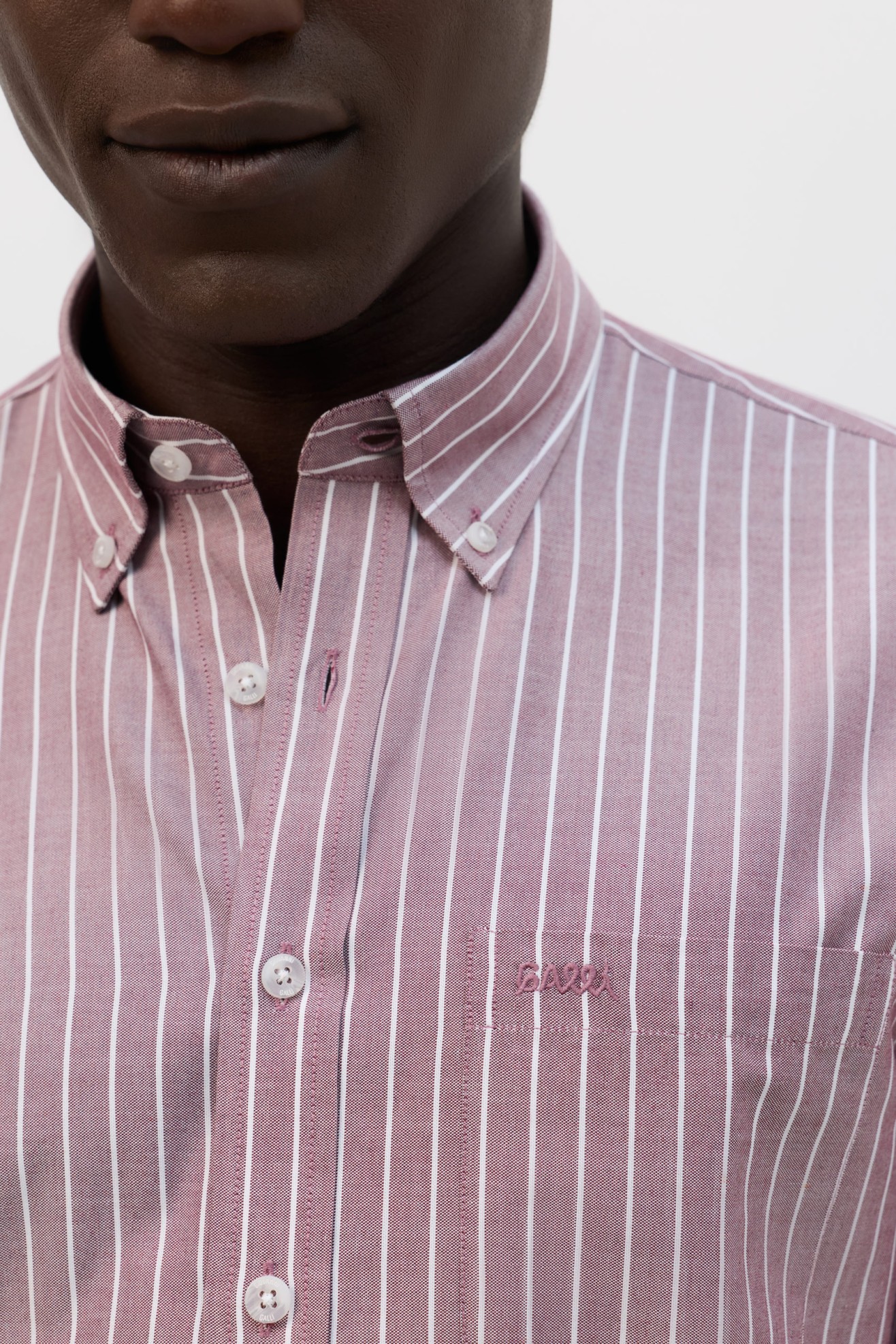Camisa vermelha �s riscas regular fit