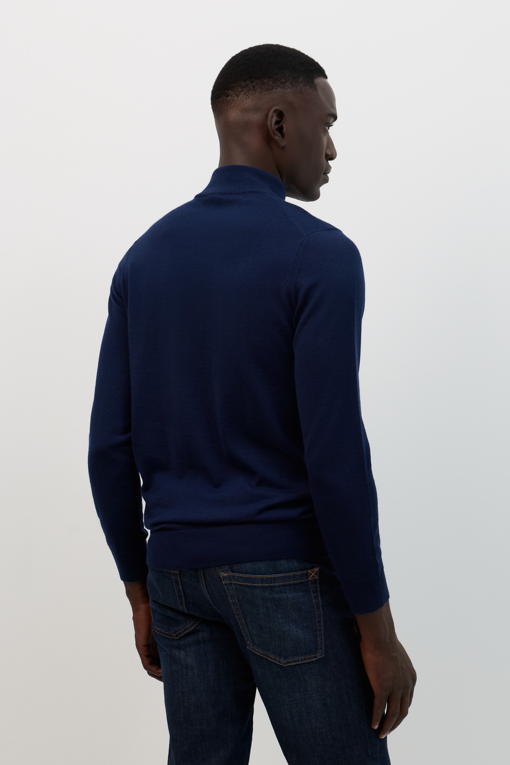 Jersey de cuello alto azul marino