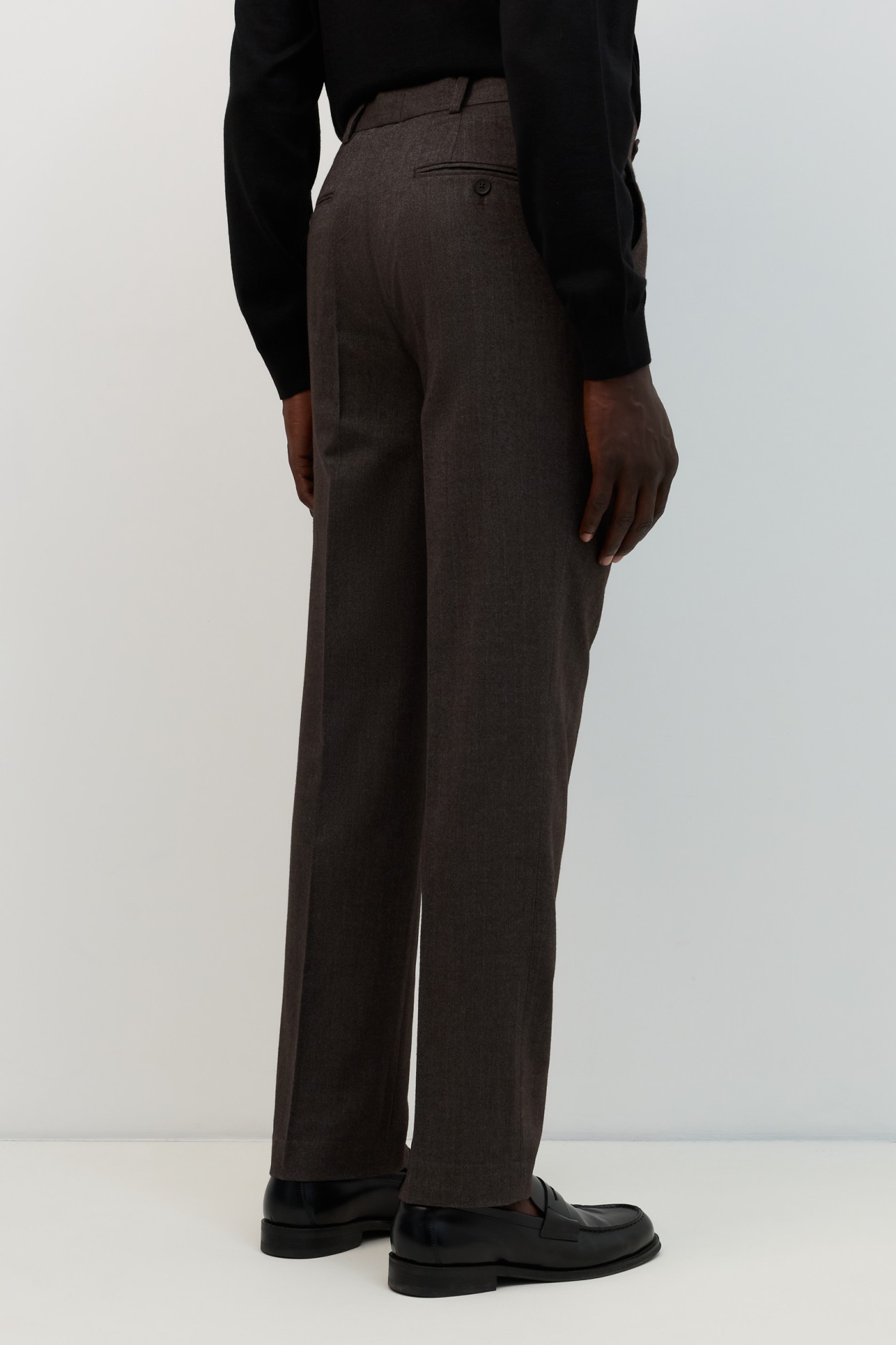 Cal�as chino tailored em castanho