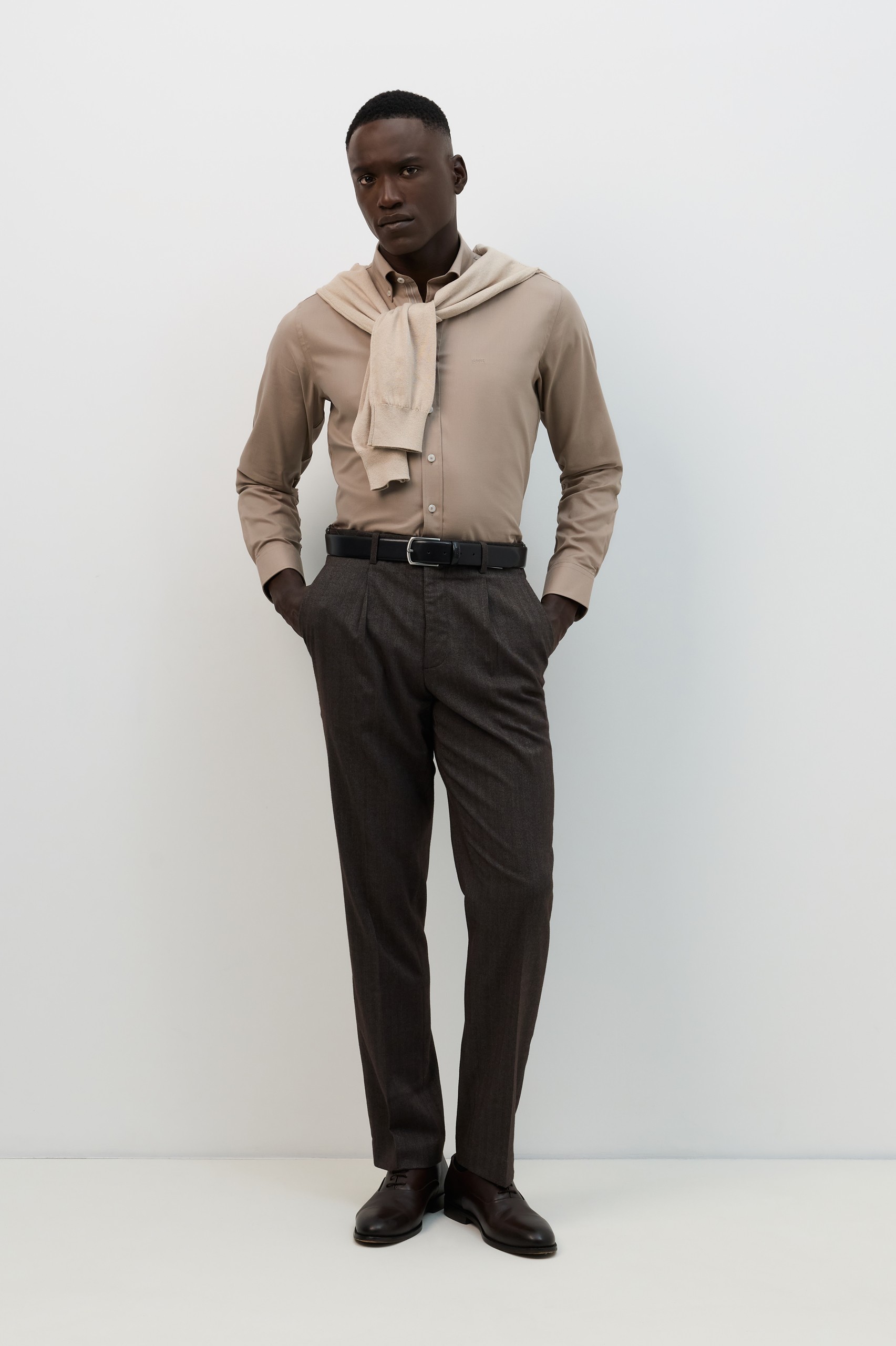 Camisa Oxford de corte regular en beige