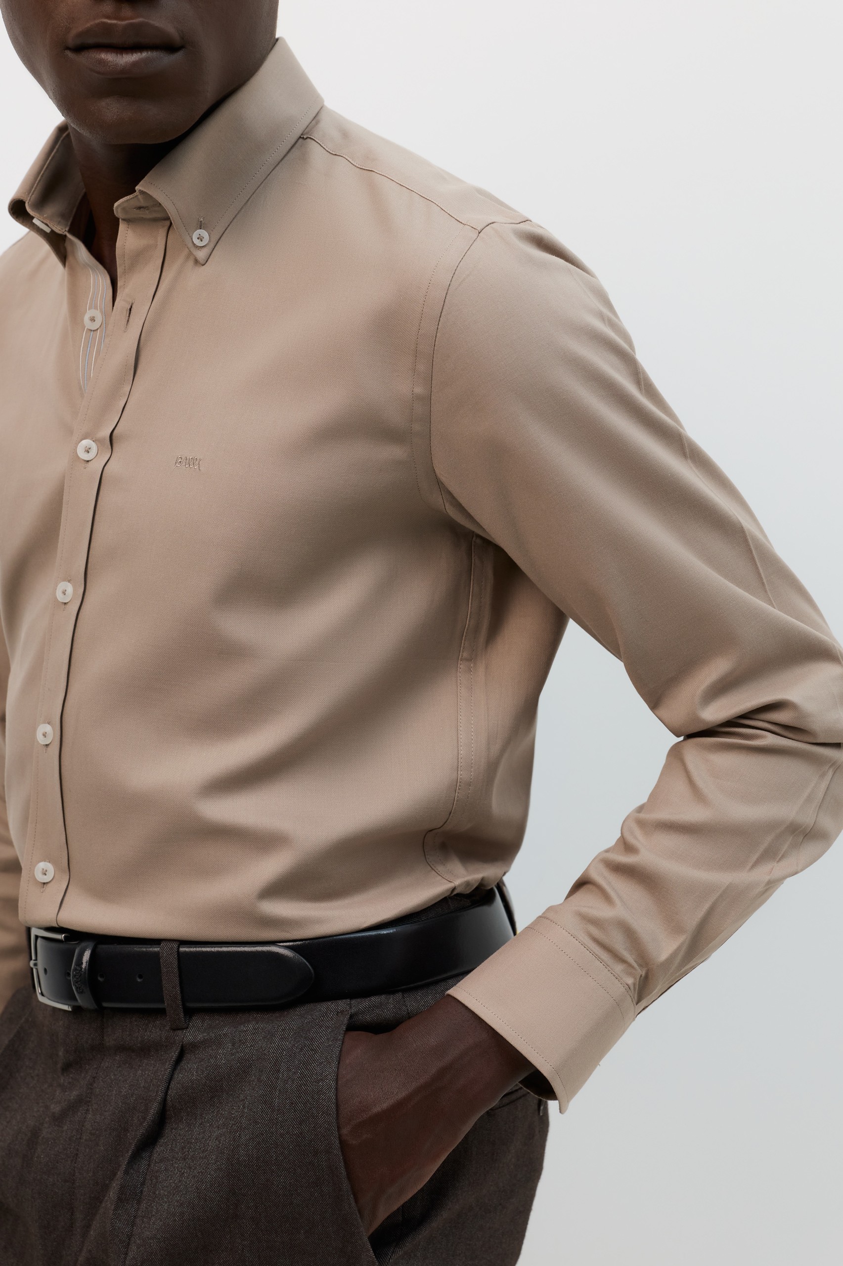 Camisa Oxford de corte regular en beige