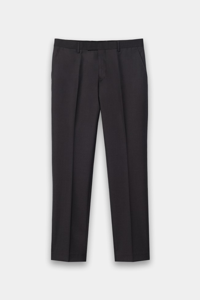 Traje gris clásico de corte ajustado Traje gris clásico de corte ajustado