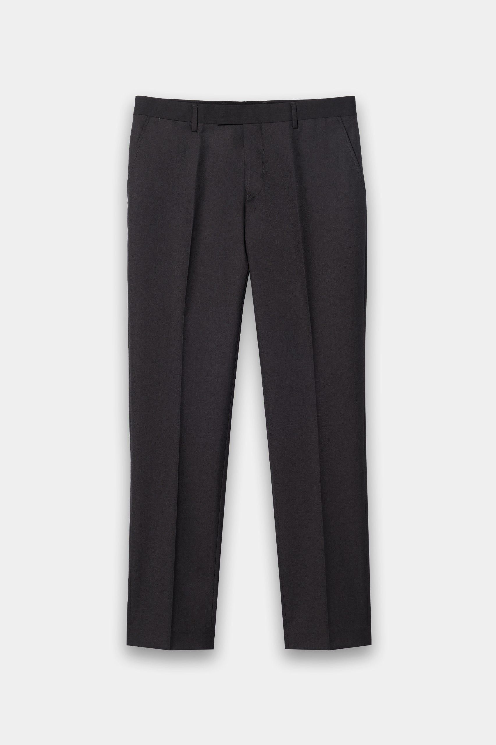 Traje gris clásico de corte ajustado