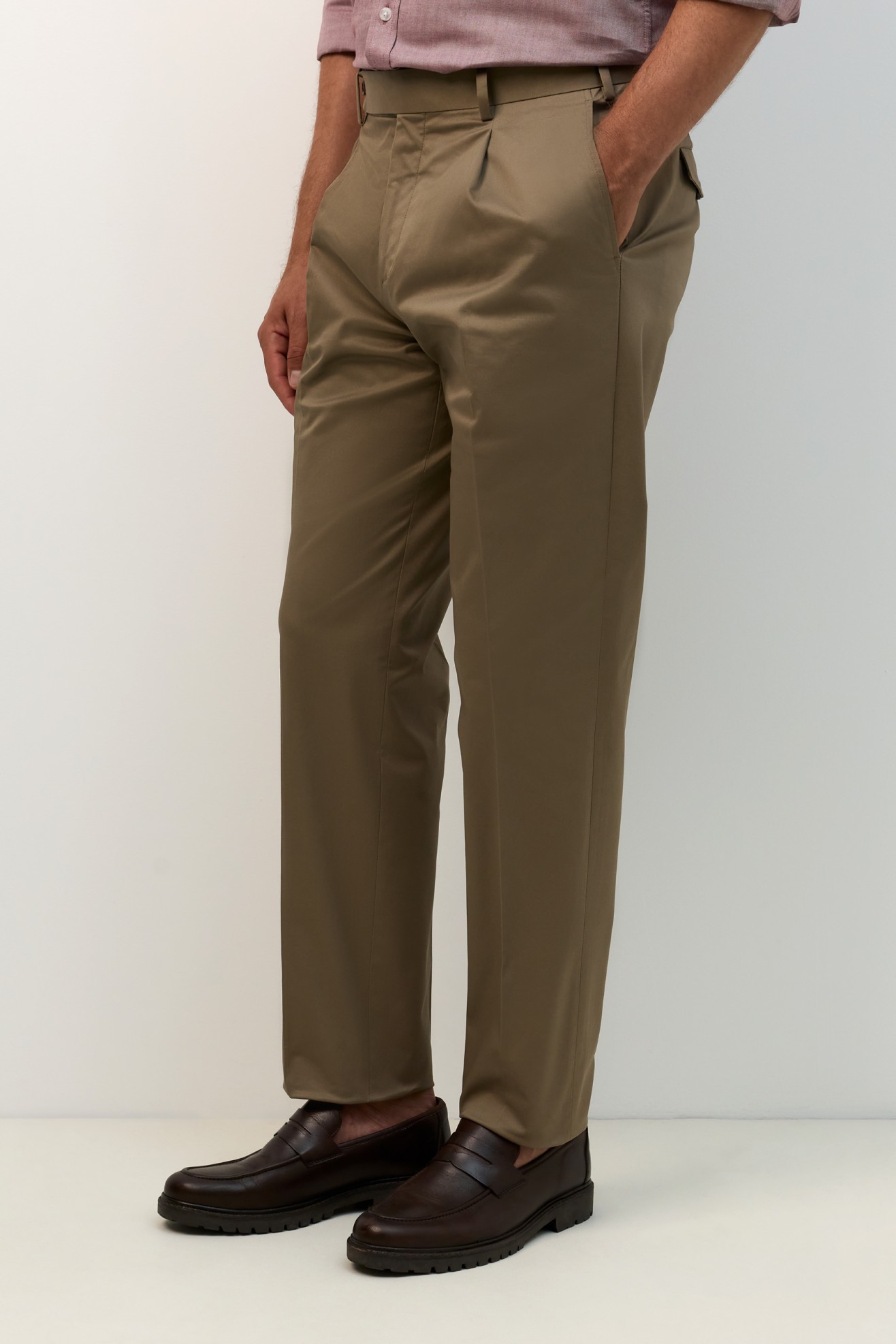 Cal�as chino regular fit em caqui