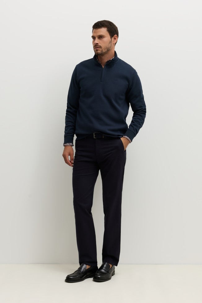 Pantalones chinos de corte regular en azul marino