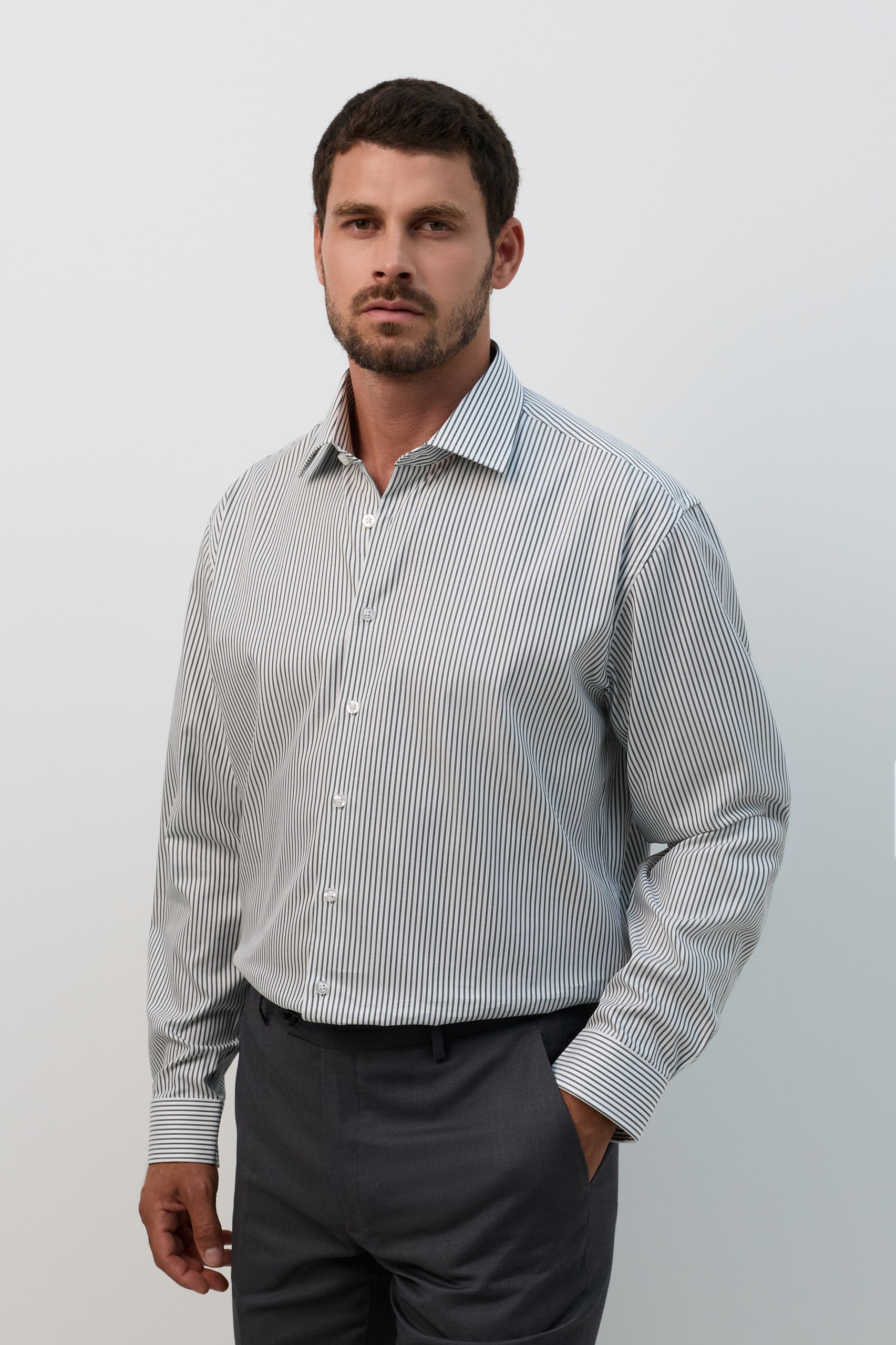 Camisa clásica de corte regular en verde