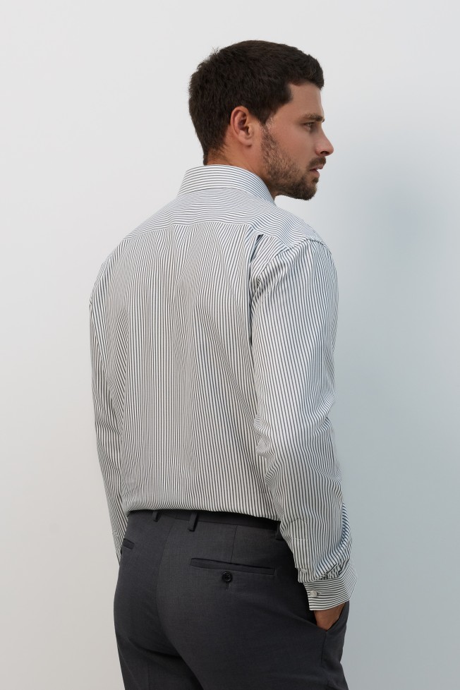 Camisa clássica regular fit em verde Camisa clássica regular fit em verde
