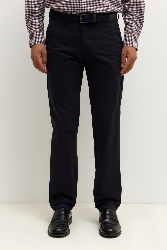 Pantalones chinos de corte regular en azul marino Pantalones chinos de corte regular en azul marino