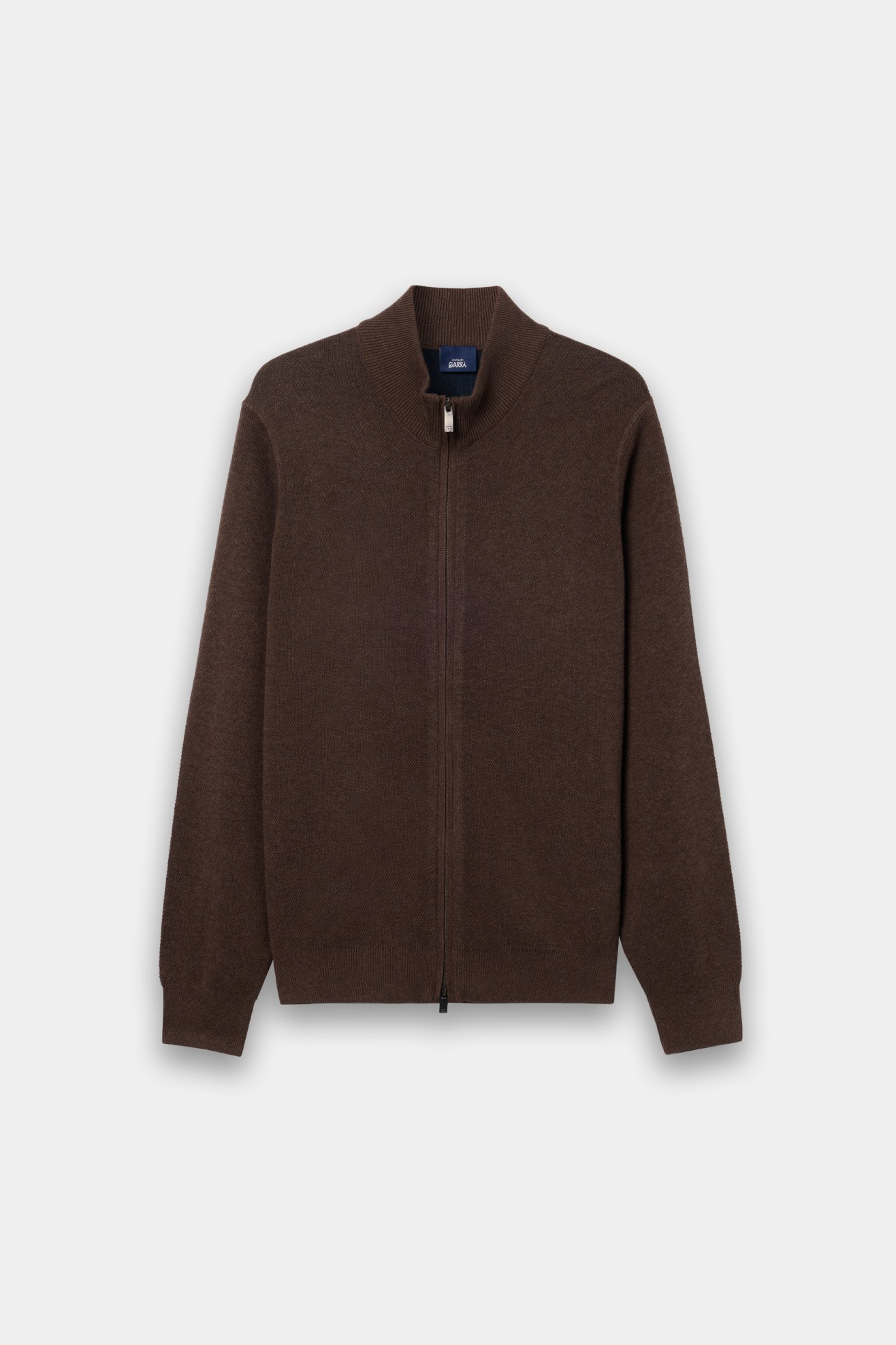 Chaqueta de punto marr�n hecha de algod�n y lana.