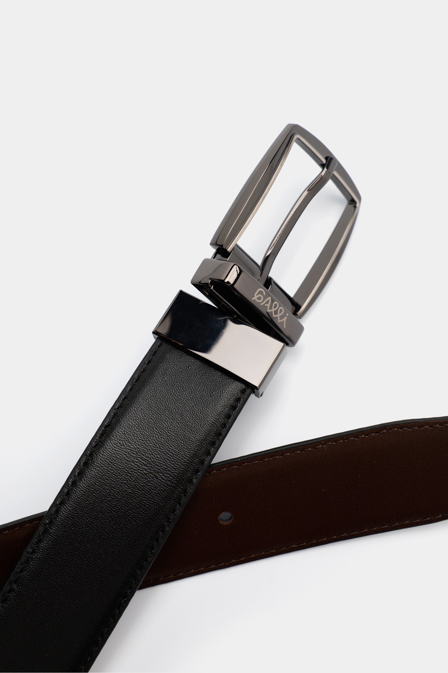 Cinturón clásico reversible de cuero negro